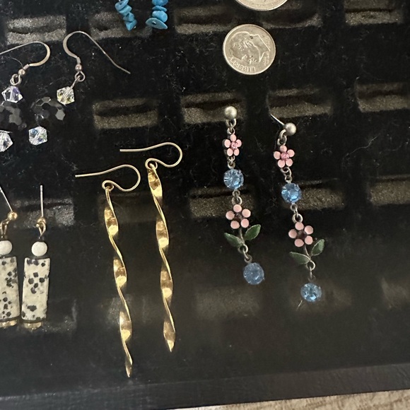 10 pairs of earrings for pierced ears. - Picture 6 of 7